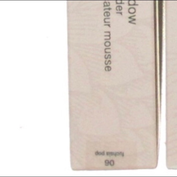 Clinique Fuchsia Pop CushionMatte Lip PowderShadow - Picture 8 of 13